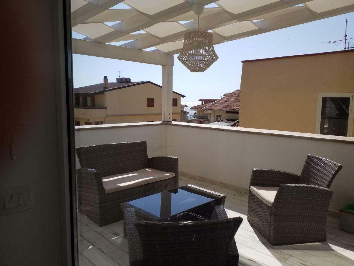 Mediterranean Apartments Capo dʼOrlando Екстериор снимка
