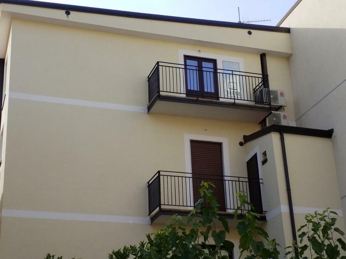 Mediterranean Apartments Capo dʼOrlando Екстериор снимка